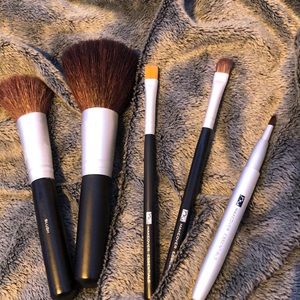 Mini makeup brush set